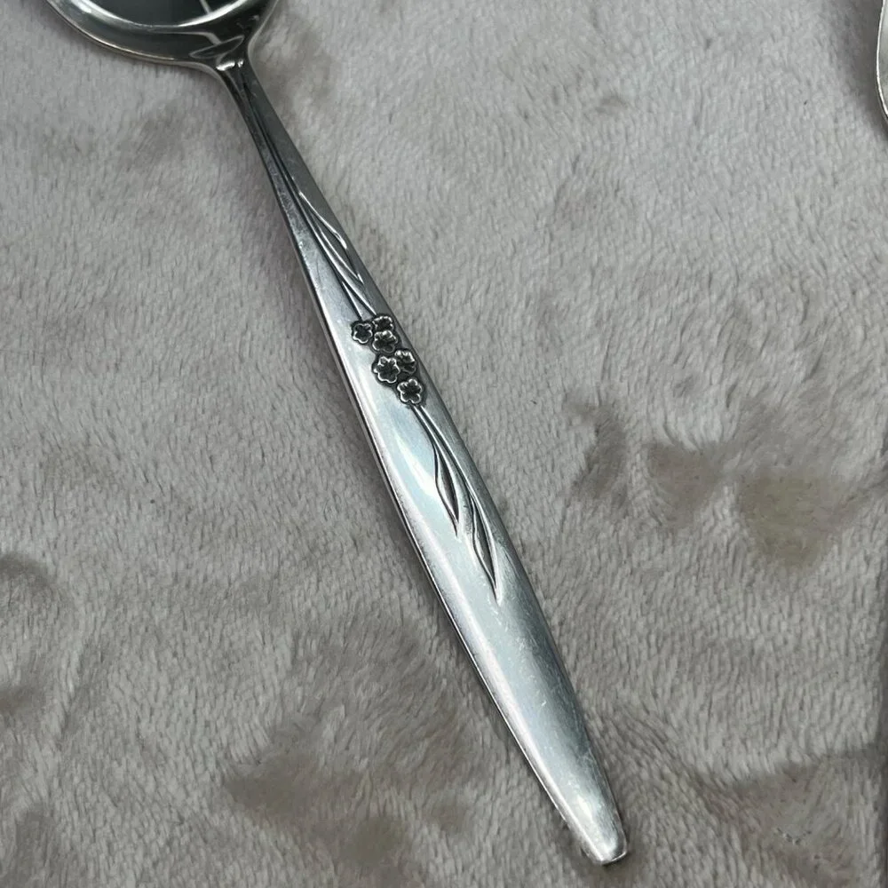 Oneida Community Enchantment Gentle Rose Silverplate Flatware Lot 43 pc